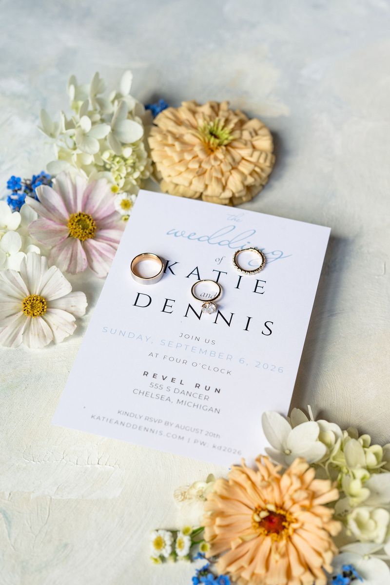 The invitation with rings and flowers